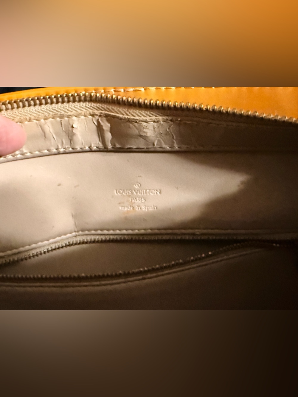 LOUIS VUITTON VERNIS HOUSTON TOTE - Picture 13 of 17